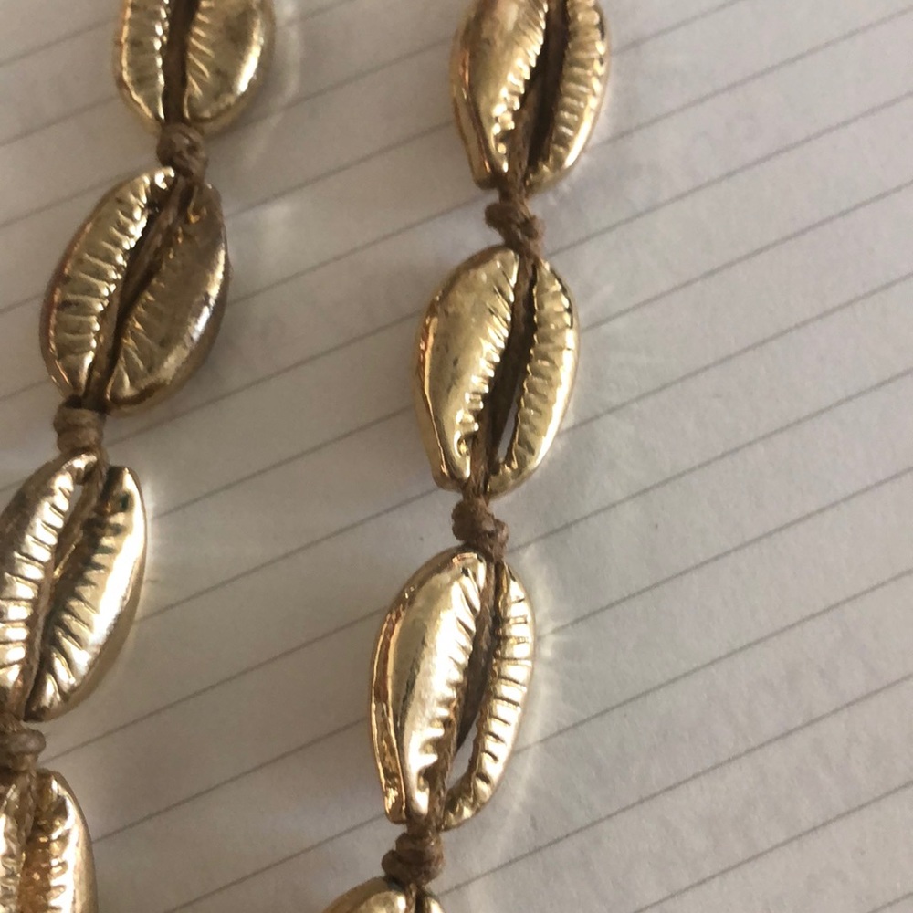 Shell necklace from lulus - Picture 3 of 6